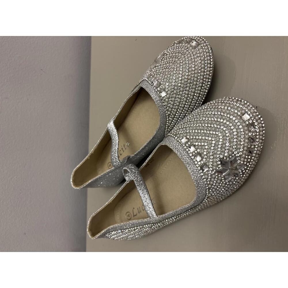 New Silver Embellished Mary Jane Flats for Youth Girls Size 4 dress shoes